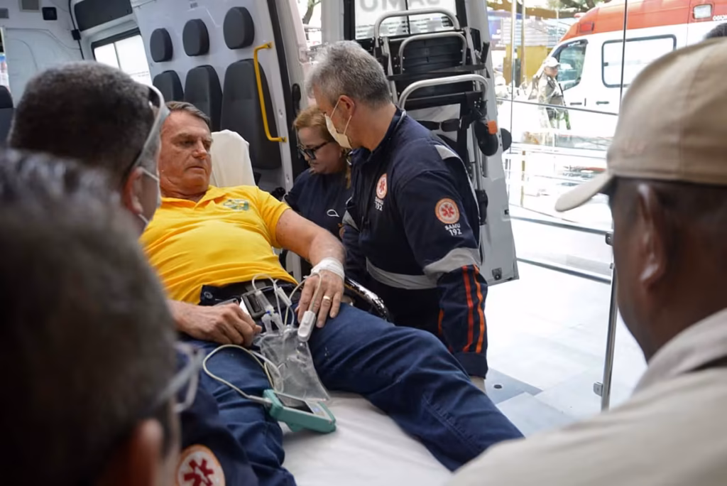 Bolsonaro ingresó al quirófano por dolores en el hombro