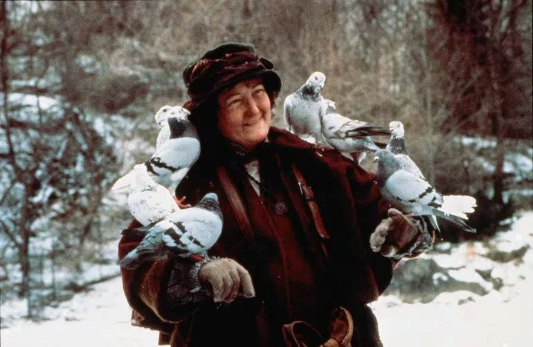 Falleció la actriz Brenda Fricker, la “dama de las palomas” de Mi Pobre Angelito 2