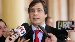 El ex presidente del IPS Vicente Bataglia ya está en el país y se presentó ante Fiscalía
