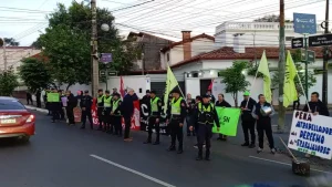 Con cacerolazo repudian tres años de gobierno de Santiago Peña