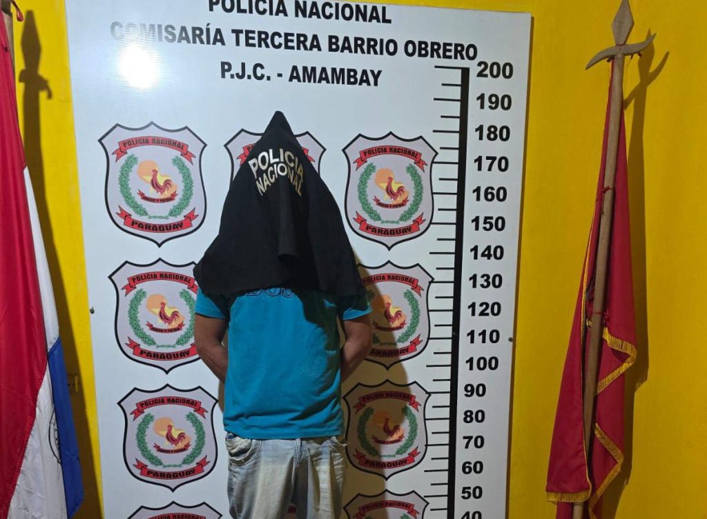 PJC: Un hombre buscado por extorsión se presenta en una comisaría y queda detenido