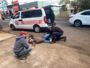 Sexagenario sufre fractura expuesta tras colisión en el centro de Pedro Juan Caballero