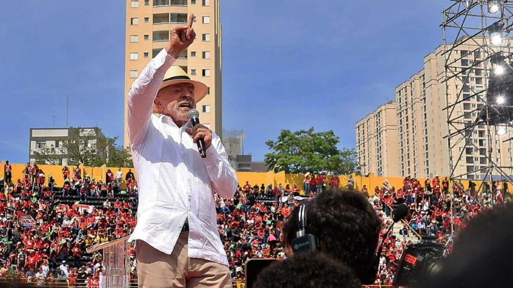 Los escándalos acechan campañas de Lula da Silva y Flávio Bolsonaro