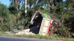 Nuevo accidente involucra a otro camión que perdió los frenos y dejó un fallecido en Pirayú