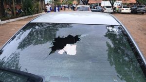 Denuncian el daño al parabrisas del auto de una docente en Pedro Juan Caballero