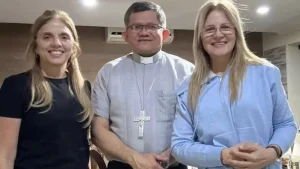 Obispo de Concepción visita a familias de víctimas de secuestro en Paraguay