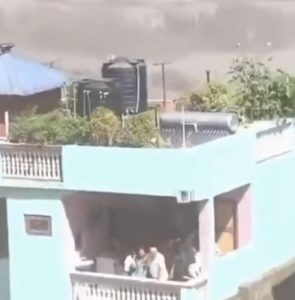 Dramático video muestra a una familia sobreviviente tras avalancha en Nepal