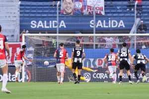 El ciclo de Gustavo Costas en Cerro Porteño inicia con un empate ante Libertad