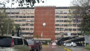 Enfermero sufre quemaduras intentando conectar servocuna en IPS y sindicato denuncia precariedades