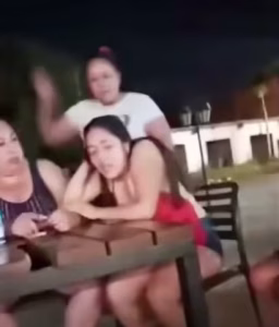 Mujer golpeó a su hija porque salió a tomar mientras su pequeña estaba internada