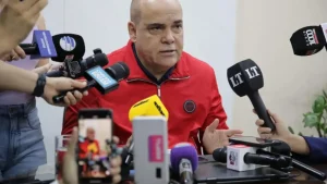 Bachi ahora sugiere recortes en los tres poderes del Estado y llama a conformar comisión de crisis