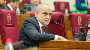 Abogado de Bachi defiende su título de médico tras acusaciones de Filártiga