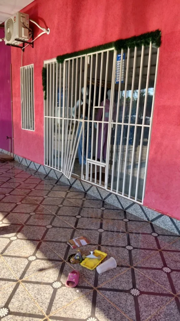Hurta dinero, un parlante y prendas de un local comercial en Pedro Juan Caballero