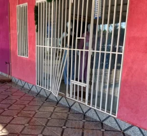 Hurta dinero, un parlante y prendas de un local comercial en Pedro Juan Caballero