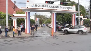 Denuncian presunta intoxicación de menores en la Secretaría Nacional de Deportes