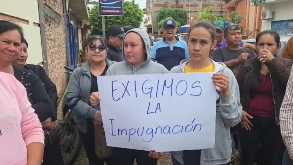 Liberales de Belén protestan ante el Tribunal Electoral de Concepción