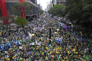 Brasil entra en guerra electoral y Lula dispara contra los Bolsonaro