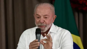 Lula elimina impuestos a la gasolina en Brasil a dos semanas de la segunda vuelta
