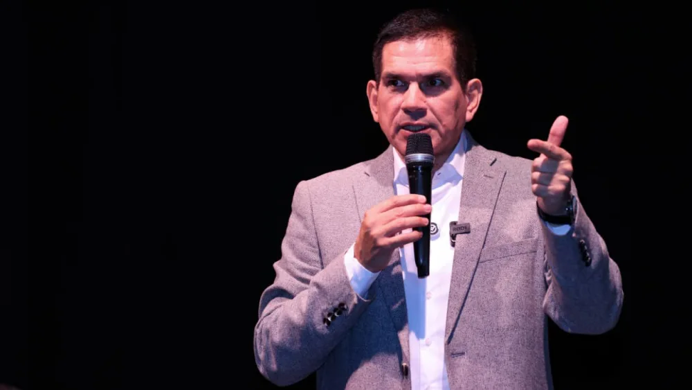 Baruja da un paso al costado en la disputa por chapa presidencial: “No está en mi interés”