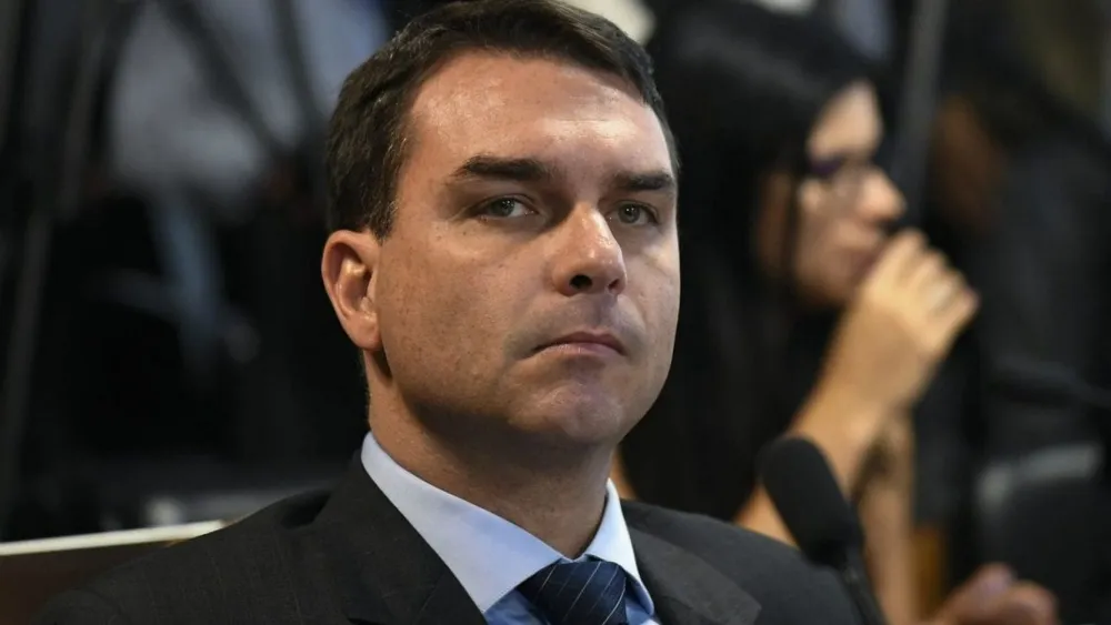 Flávio Bolsonaro dice que Brasil será una de las siete potencias mundiales bajo su mandato
