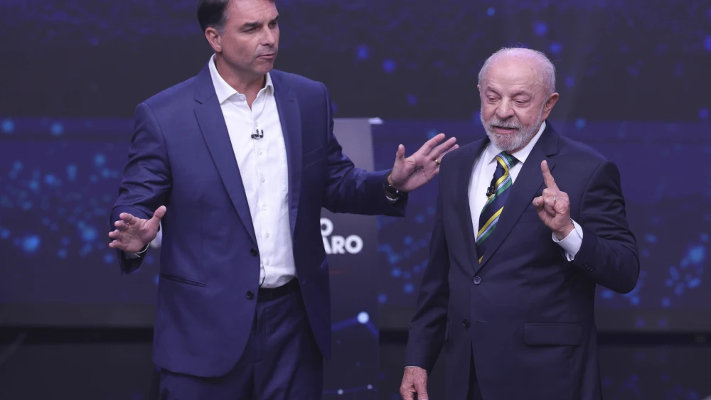 Los diez momentos que marcaron el primer debate entre Lula y Flávio Bolsonaro