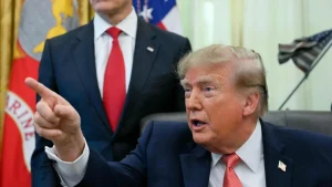 «¡Cállate! ¿Qué te pasa, eres un enfermo?”, dice Trump tras increpar a un periodista